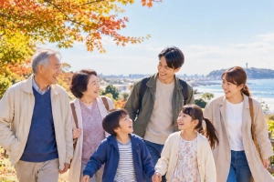 ３世代で秋の散策画像